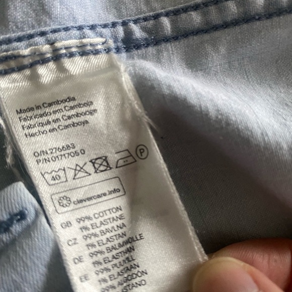 H&M Light Blue Button Down Shirt - Picture 3 of 7